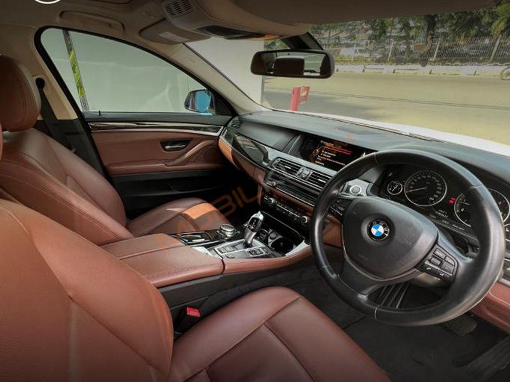 Mobil BMW 5 Series 2016