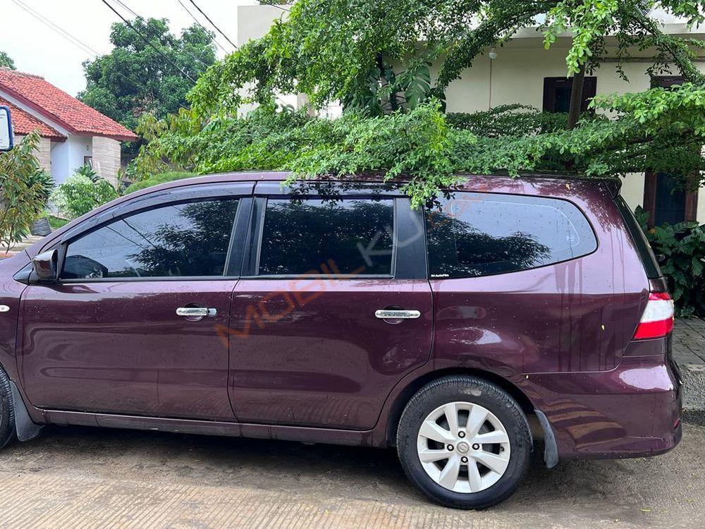 Mobil Nissan Livina 2015