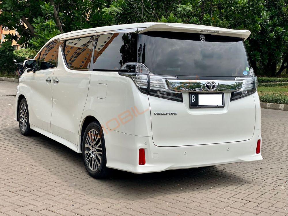 Mobil Toyota Vellfire 2015