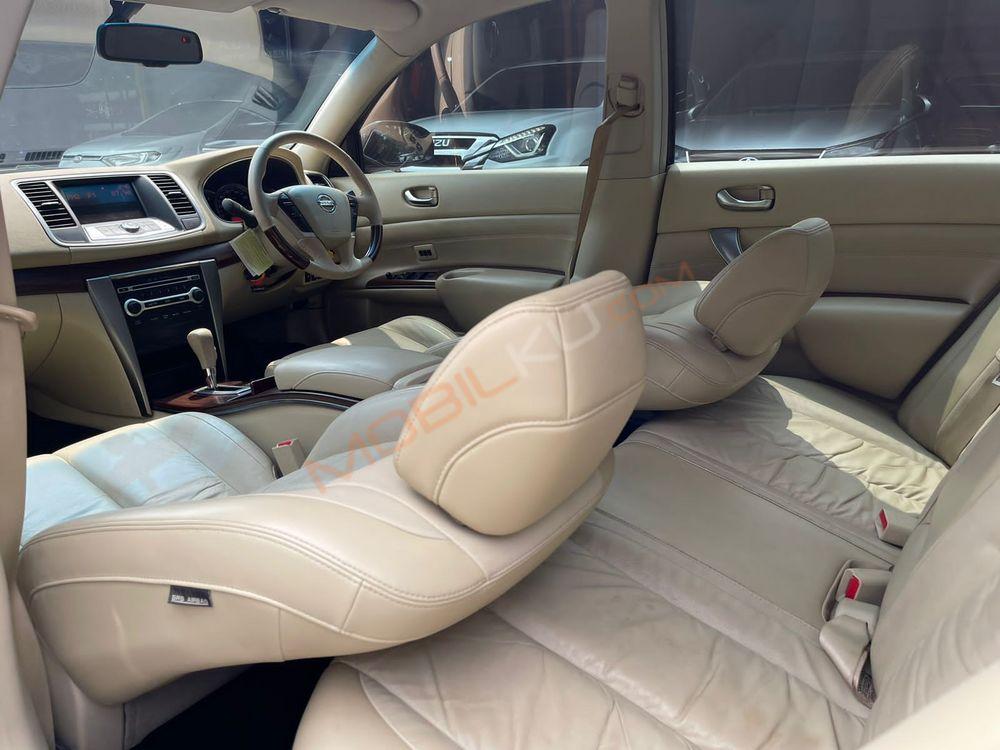 Mobil Nissan Teana 2010