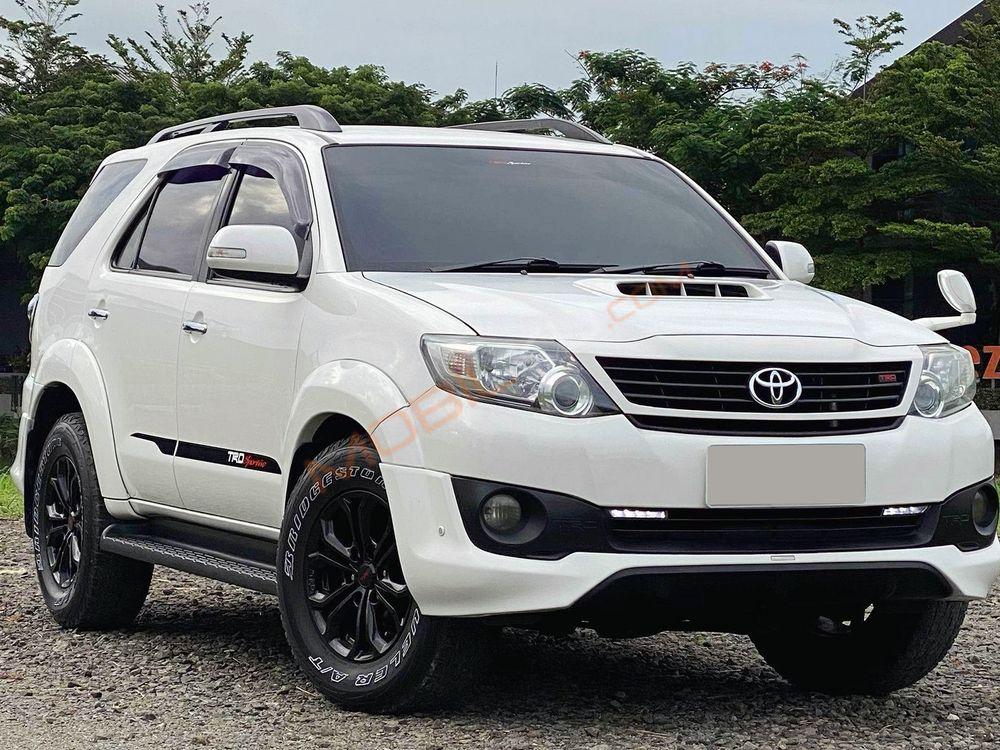 Mobil Toyota Fortuner 2015