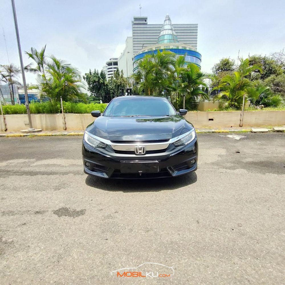 Mobil Honda Civic Sedan 2016
