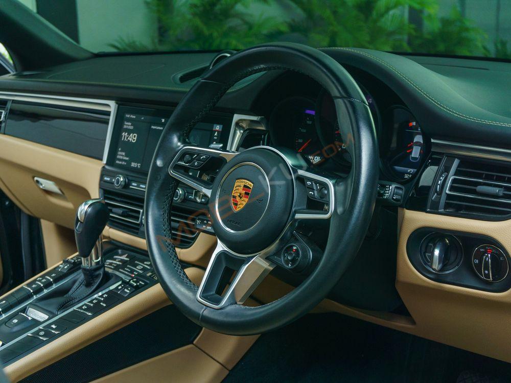 Mobil Porsche Macan 2019