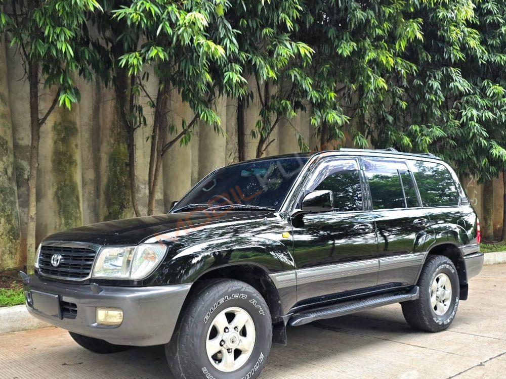 Mobil Toyota Land Cruiser 2002