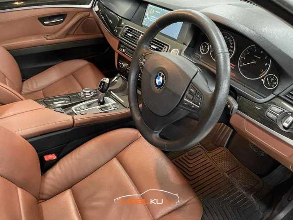 Mobil BMW 5 Series 2012