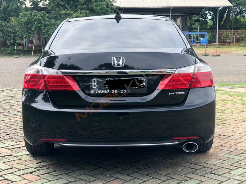 Mobil Honda Accord 2013