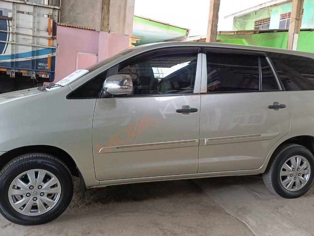 Mobil Toyota Kijang Innova 2014