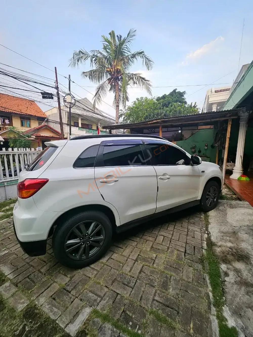 Mobil Mitsubishi Outlander Sport 2013