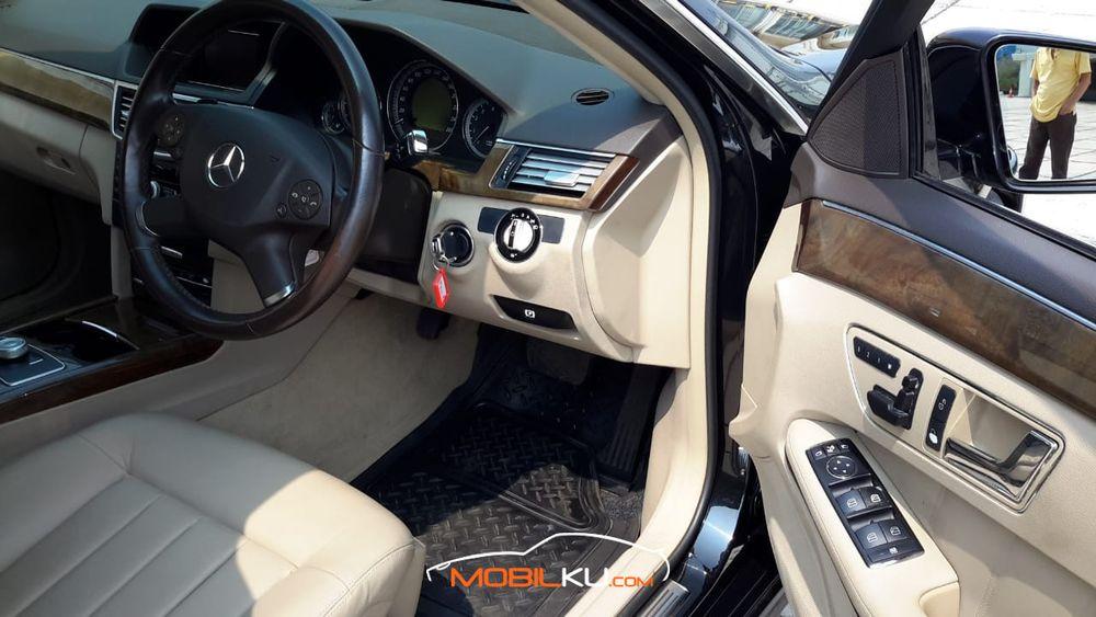 Mobil Mercedes-Benz E-Class 2009