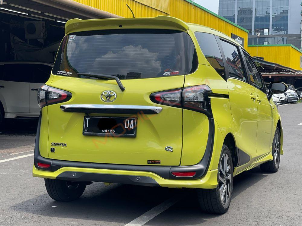 Mobil Toyota Sienta 2021