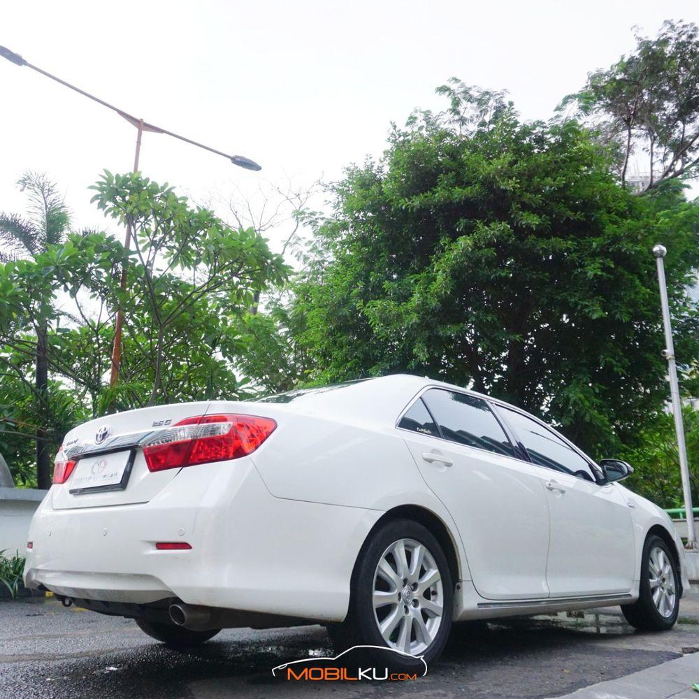 Mobil Toyota Camry 2013