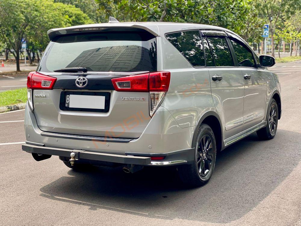 Mobil Toyota Kijang Innova 2016