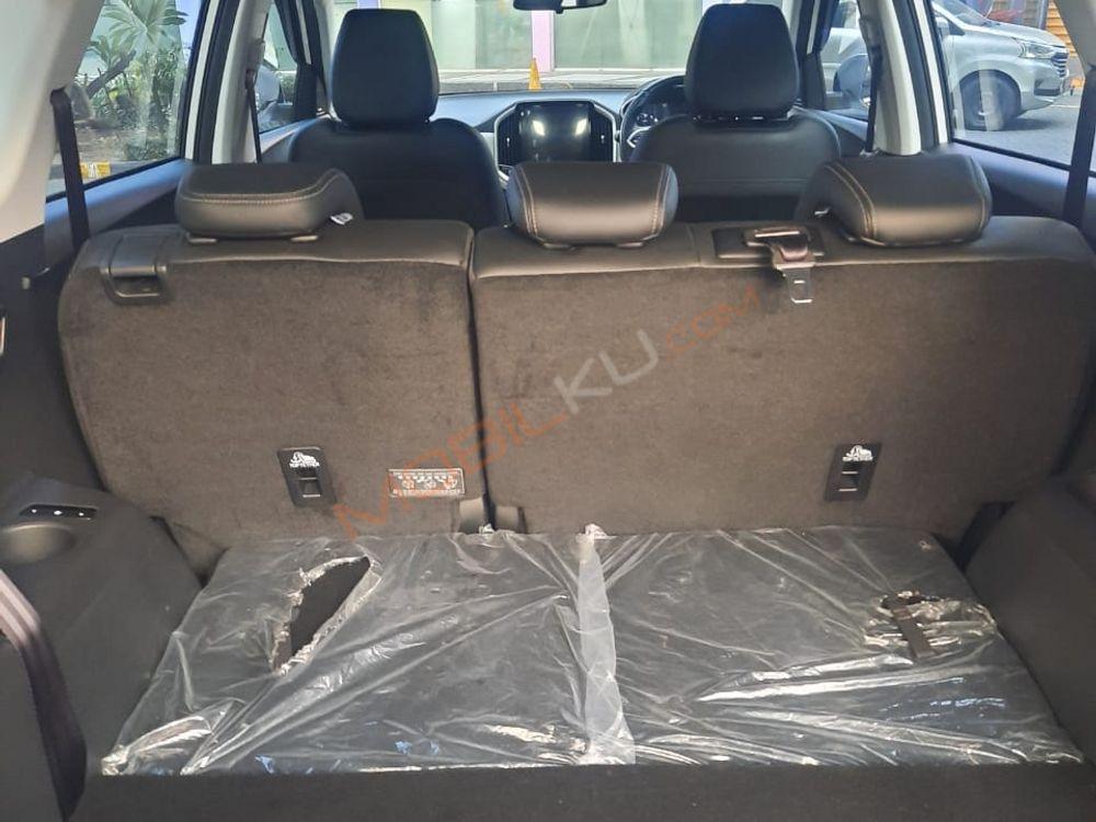 Mobil Wuling Almaz 2021