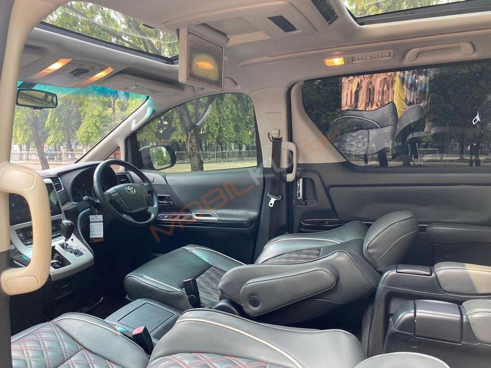 Mobil Toyota Vellfire 2013