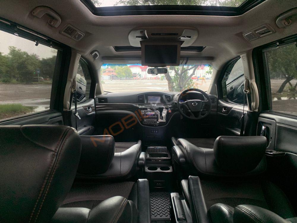 Mobil Nissan Elgrand 2014