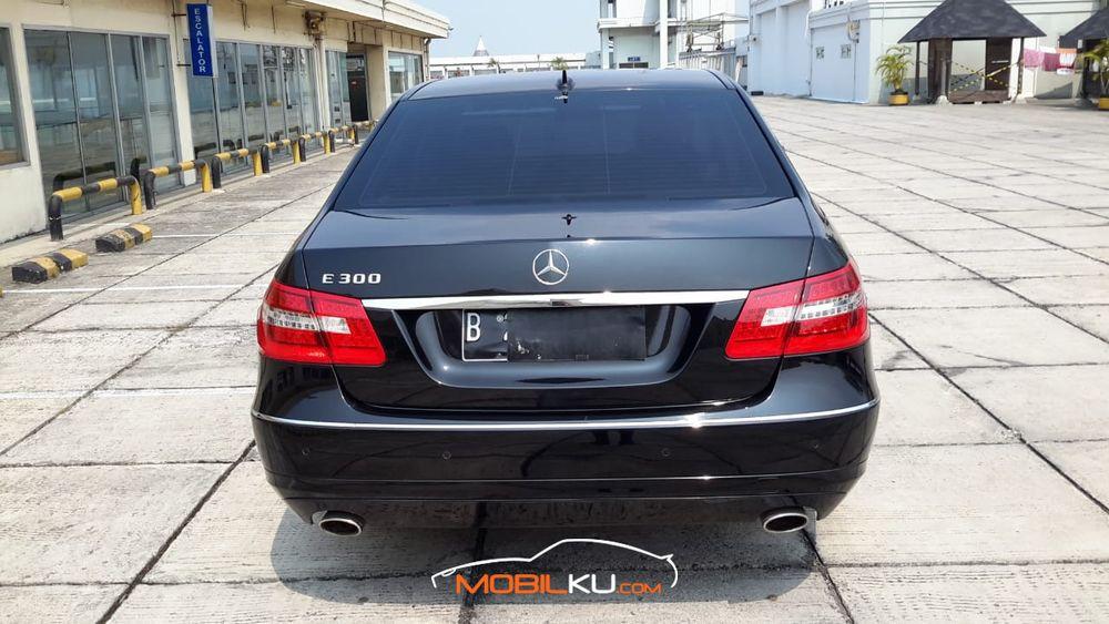 Mobil Mercedes-Benz E-Class 2009