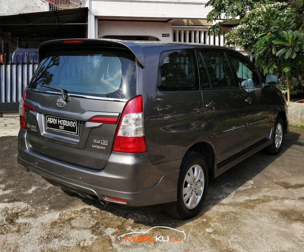 Mobil Toyota Kijang Innova 2013