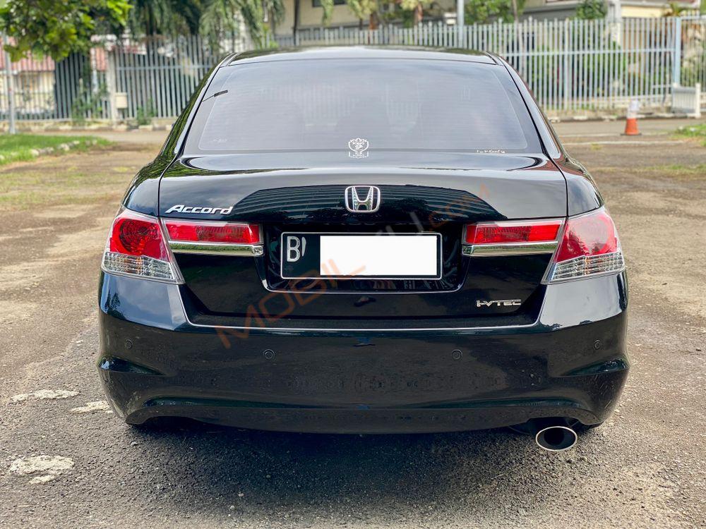 Mobil Honda Accord 2011