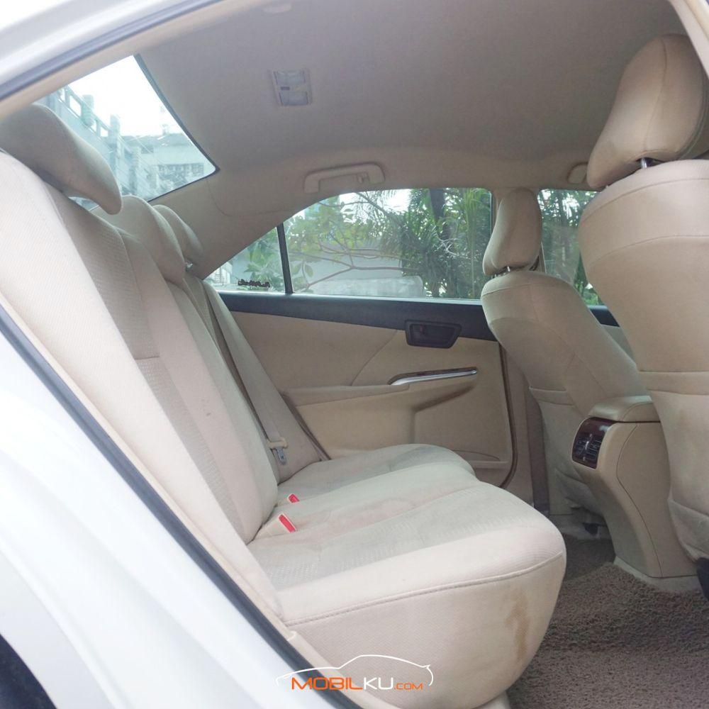 Mobil Toyota Camry 2013