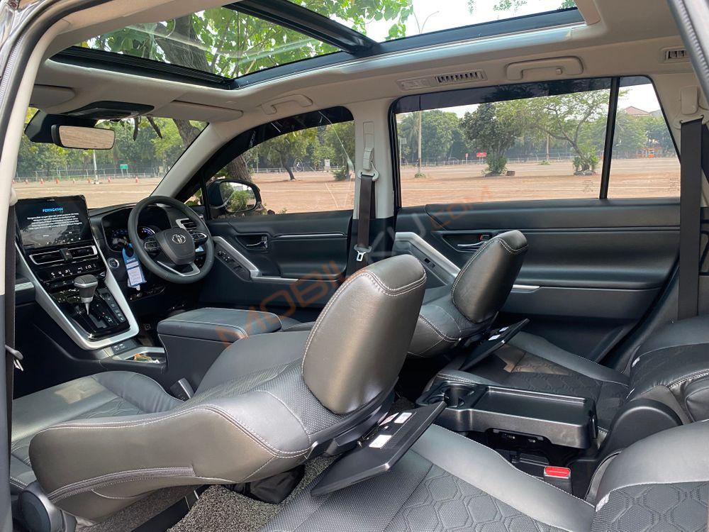 Mobil Toyota Kijang Innova Zenix 2024