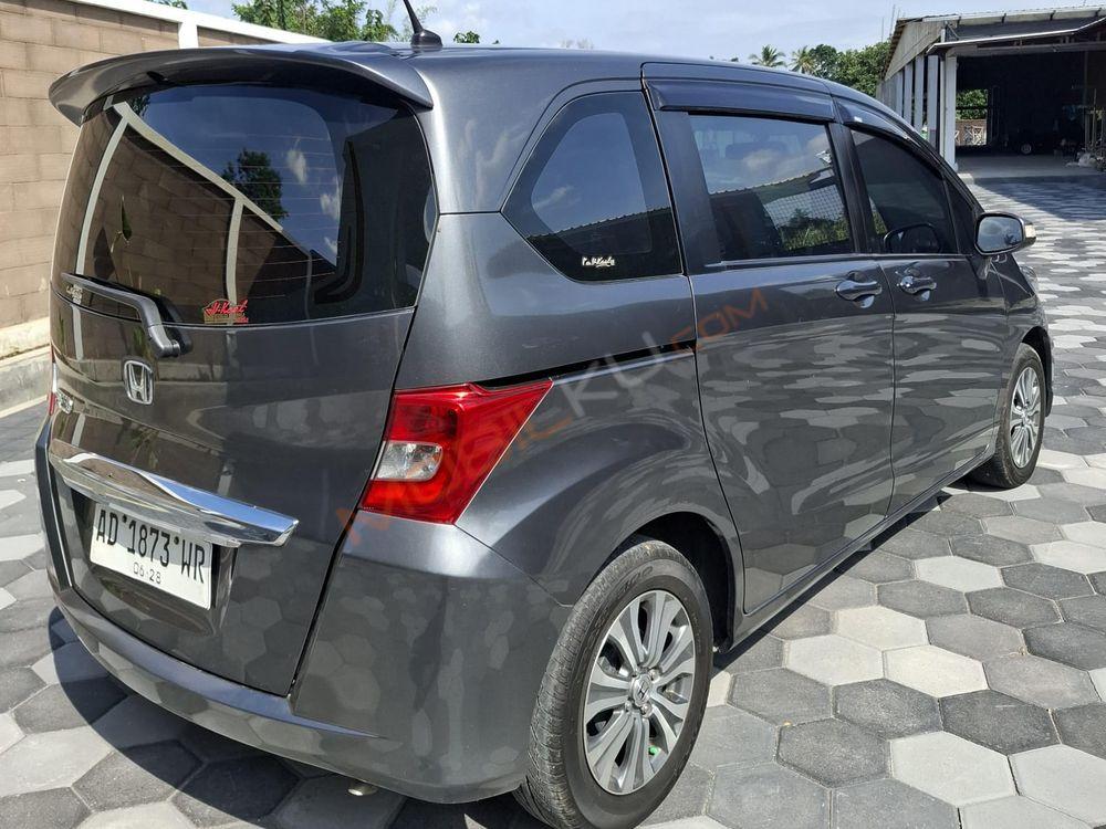 Mobil Honda Freed 2013