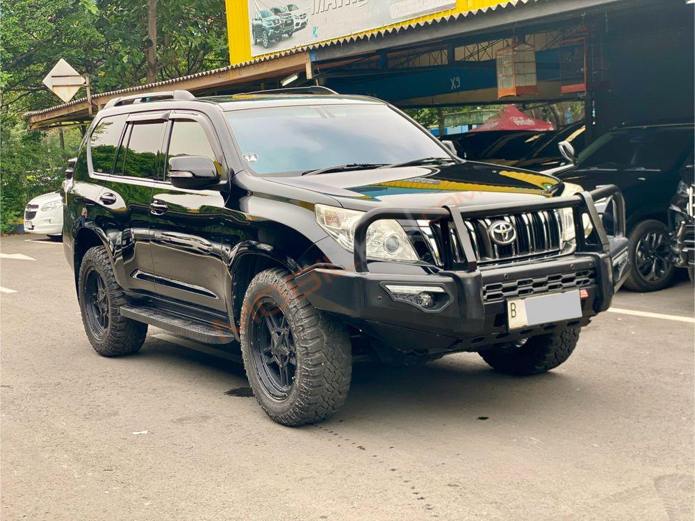Mobil Toyota Land Cruiser 2013