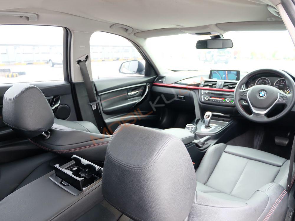 Mobil BMW 3 Series 2015