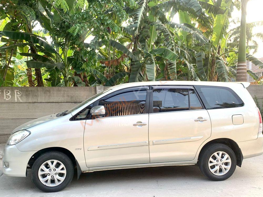 Mobil Toyota Kijang Innova 2010