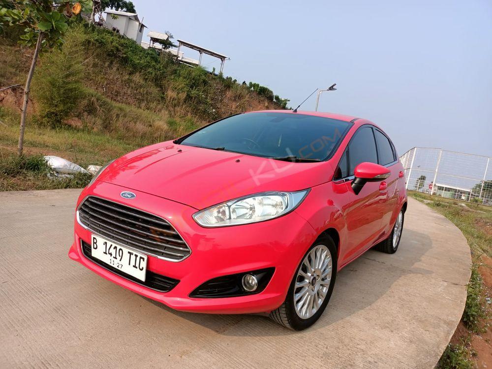 Mobil Ford Fiesta 2014