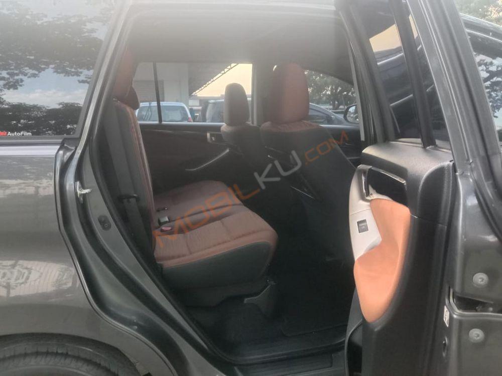 Mobil Toyota Kijang Innova 2016