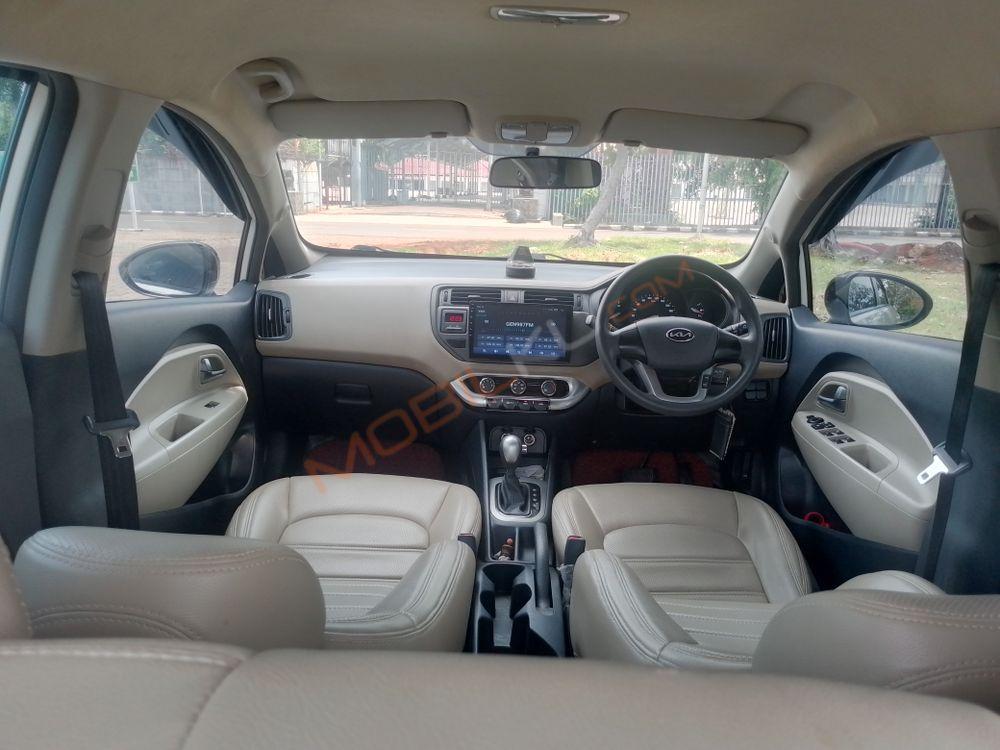 Mobil Kia Rio 2014