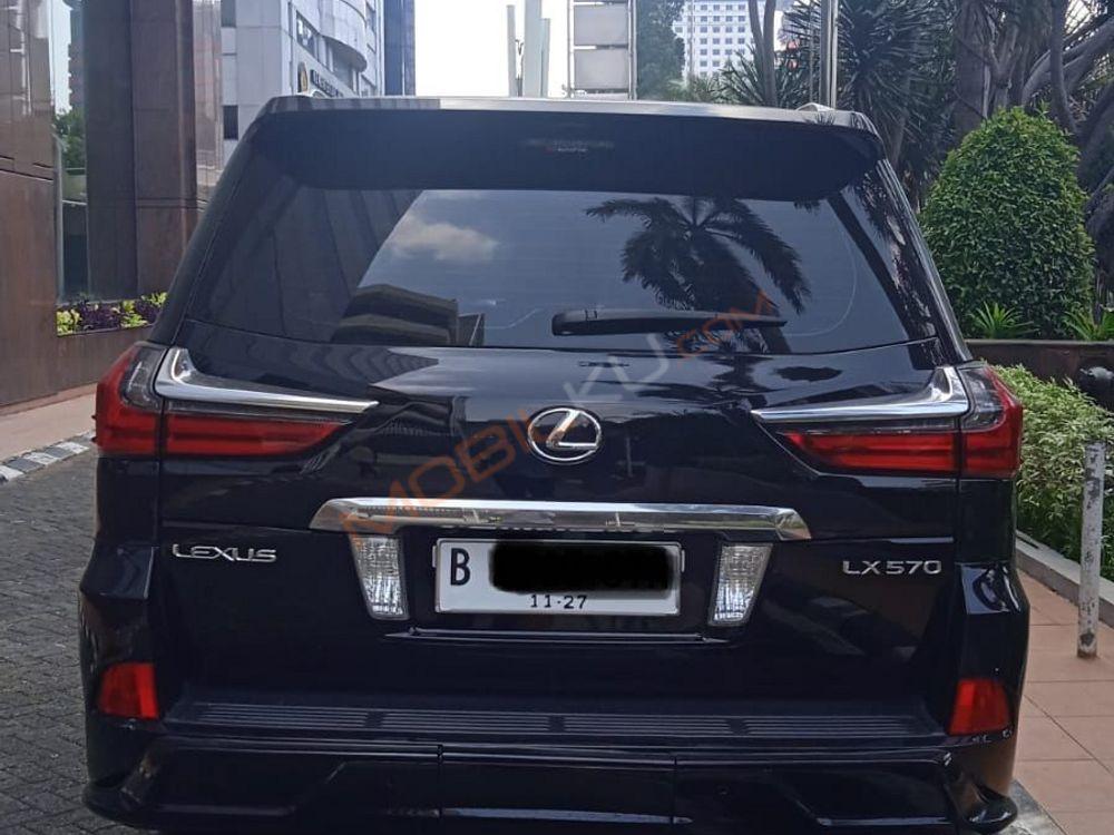 Mobil Lexus LX 2016