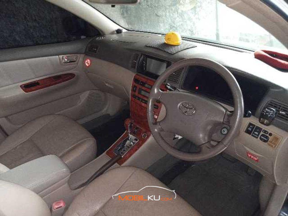 Mobil Toyota Corolla 2004