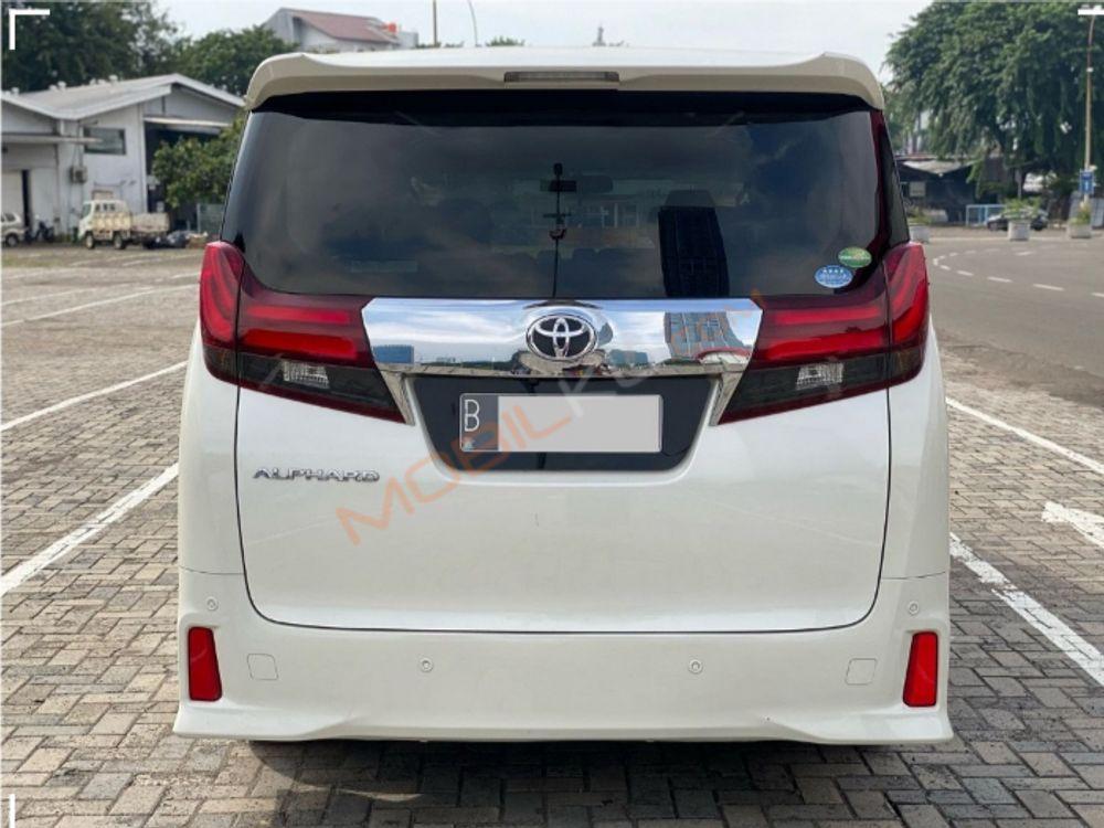 Mobil Toyota Alphard 2016