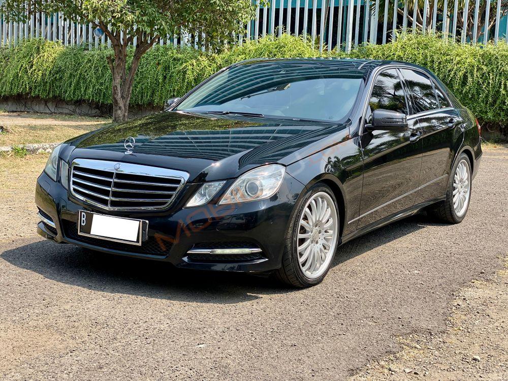 Mobil Mercedes-Benz E-Class 2011