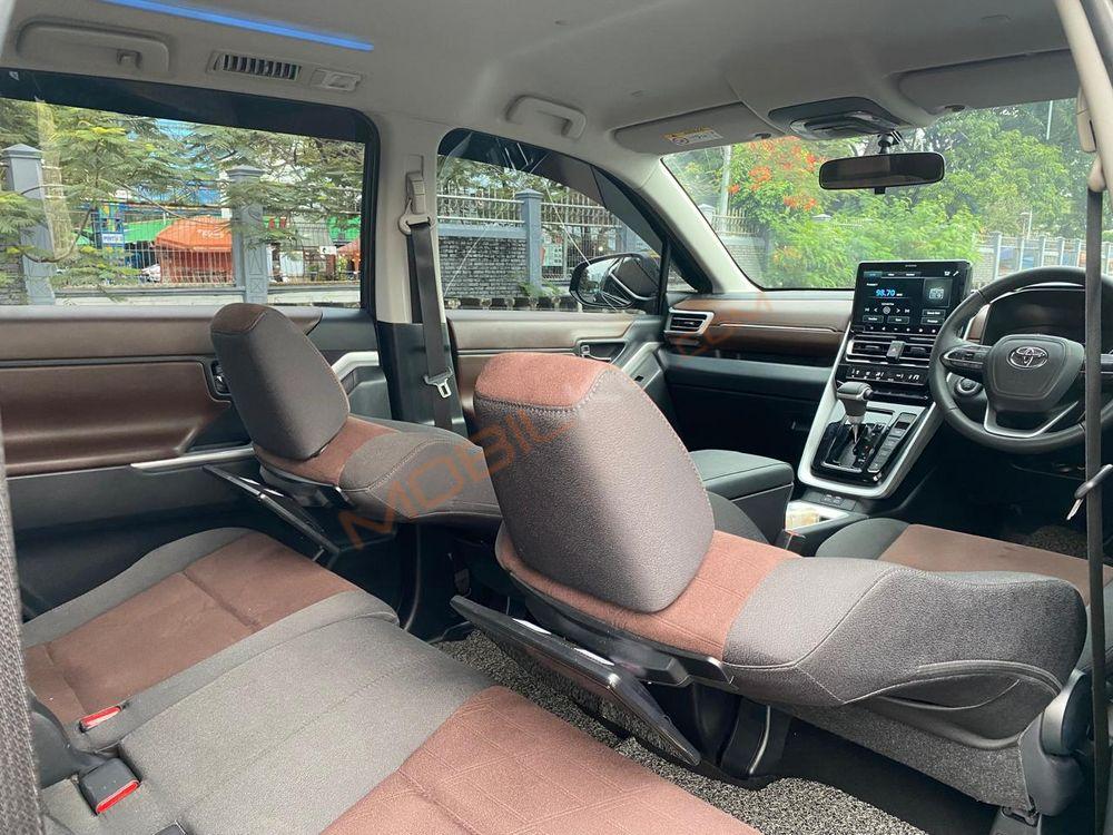 Mobil Toyota Kijang Innova Zenix 2024