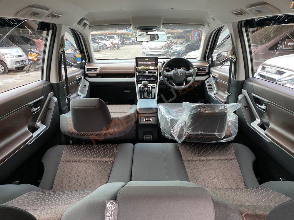 Mobil Toyota Kijang Innova 2023