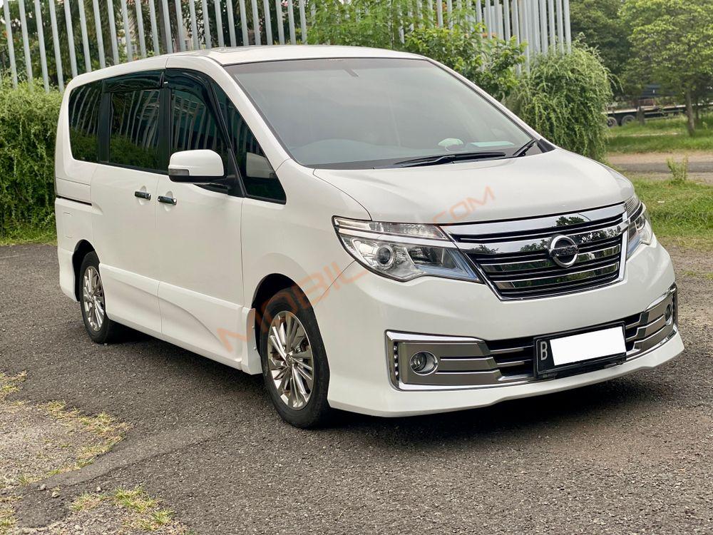 Mobil Nissan Serena 2017