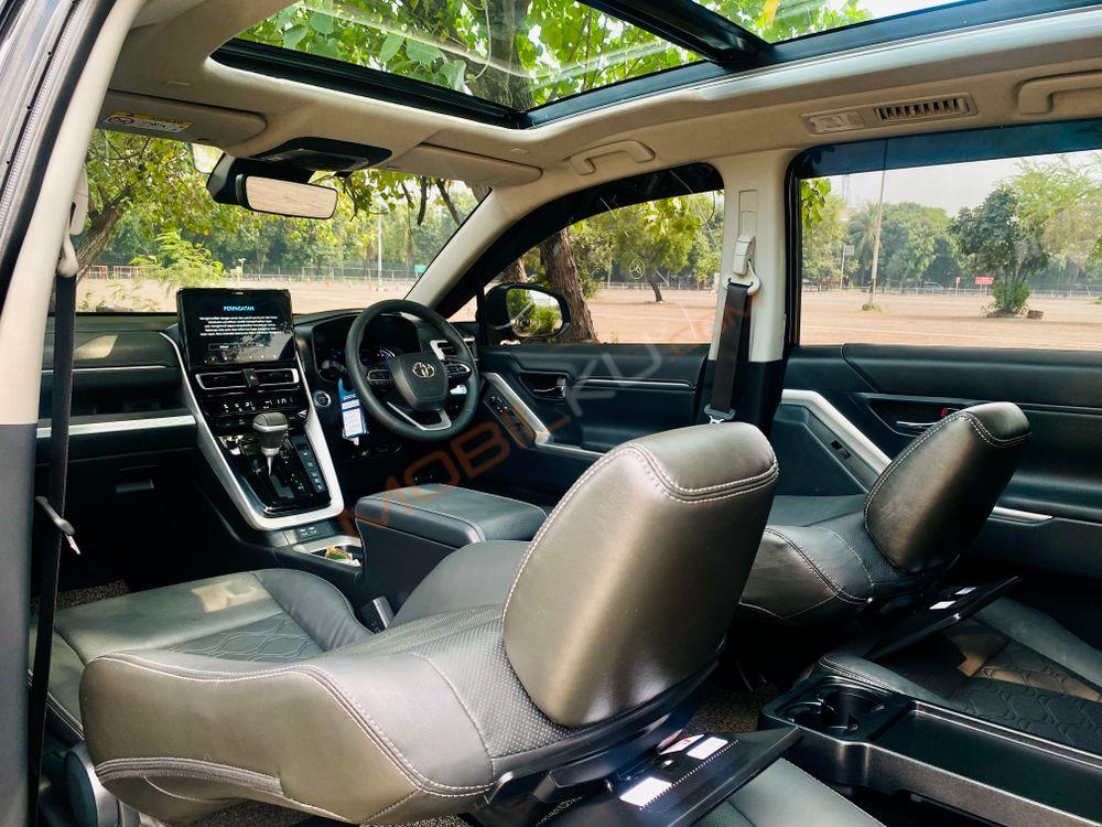 Mobil Toyota Kijang Innova 2024