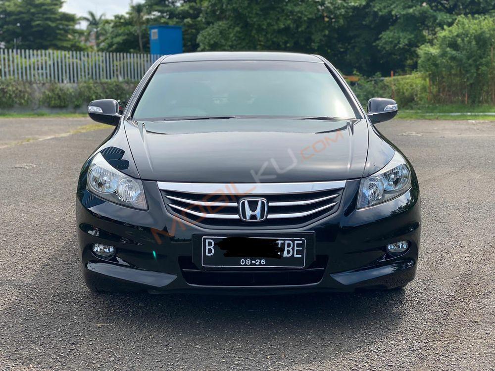 Mobil Honda Accord 2011