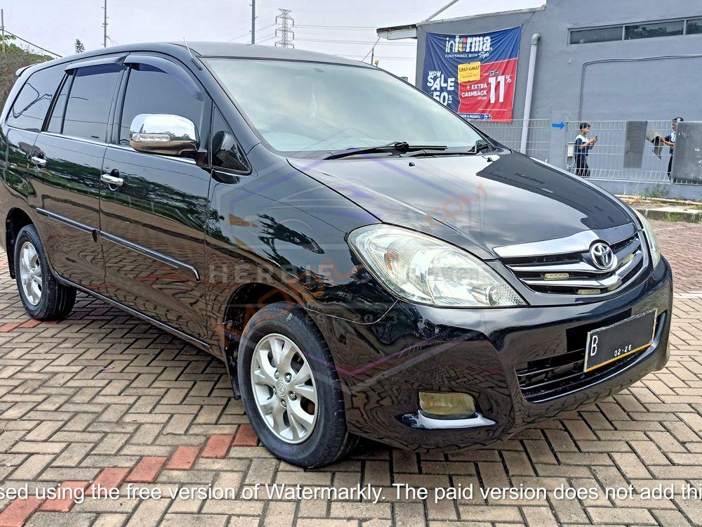 Mobil Toyota Kijang Innova 2011
