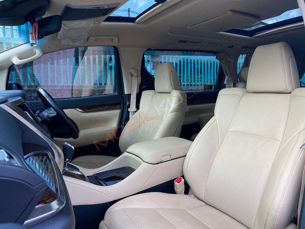 Mobil Toyota Alphard 2020
