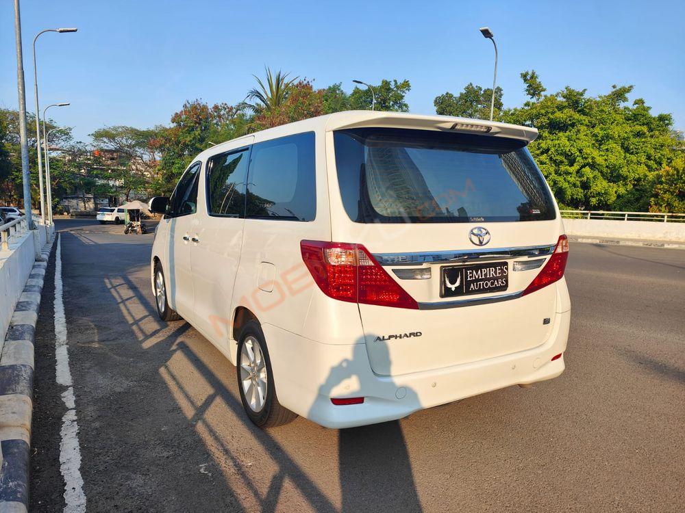Mobil Toyota Alphard 2014