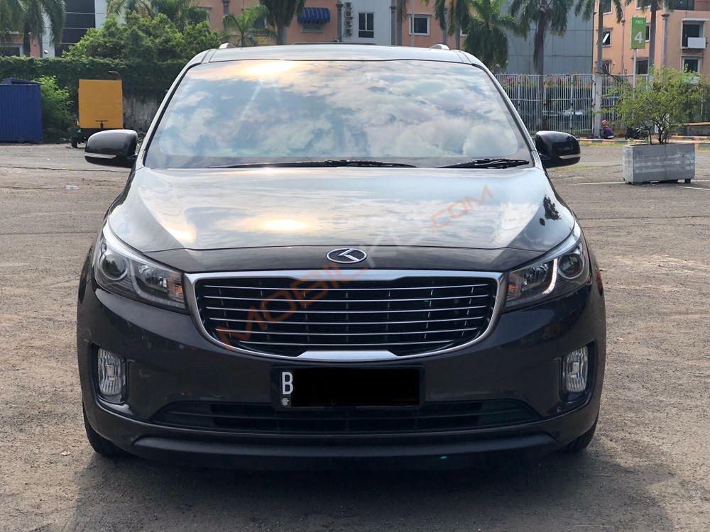 Mobil Kia Sedona 2017