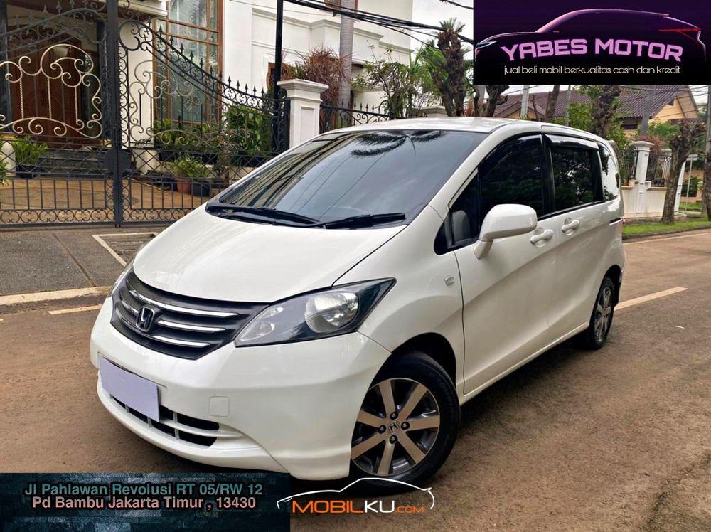 Mobil Honda Freed 2010