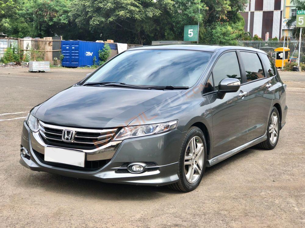 Mobil Honda Odyssey 2012