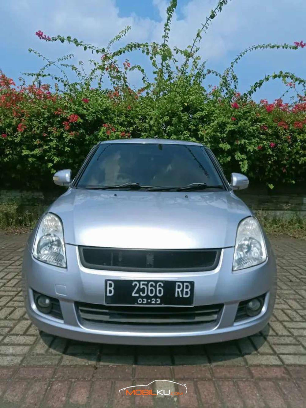 Mobil Suzuki Swift 2008