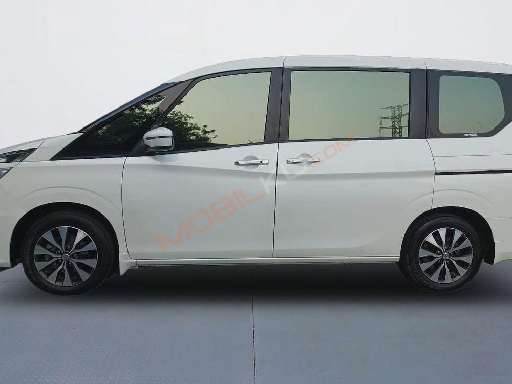 Mobil Nissan Serena 2019