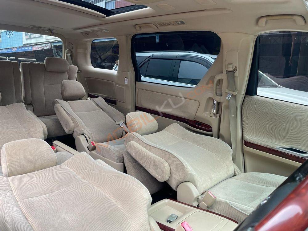 Mobil Toyota Alphard 2010