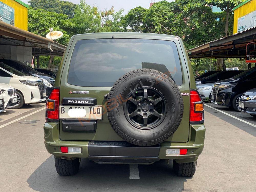 Mobil Mitsubishi Pajero 2001